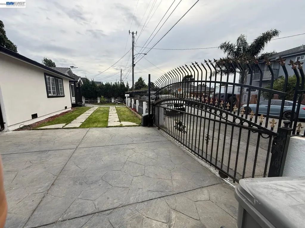 674 Clara Oakland CA 94603