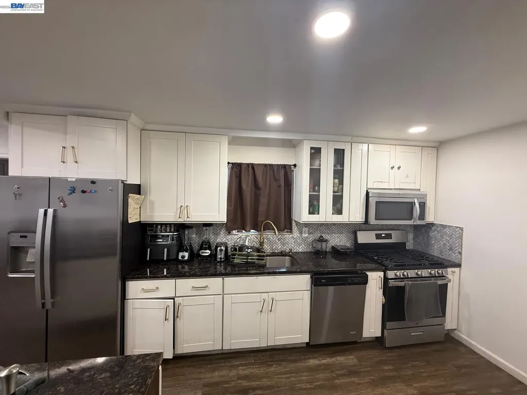 674 Clara Oakland CA 94603