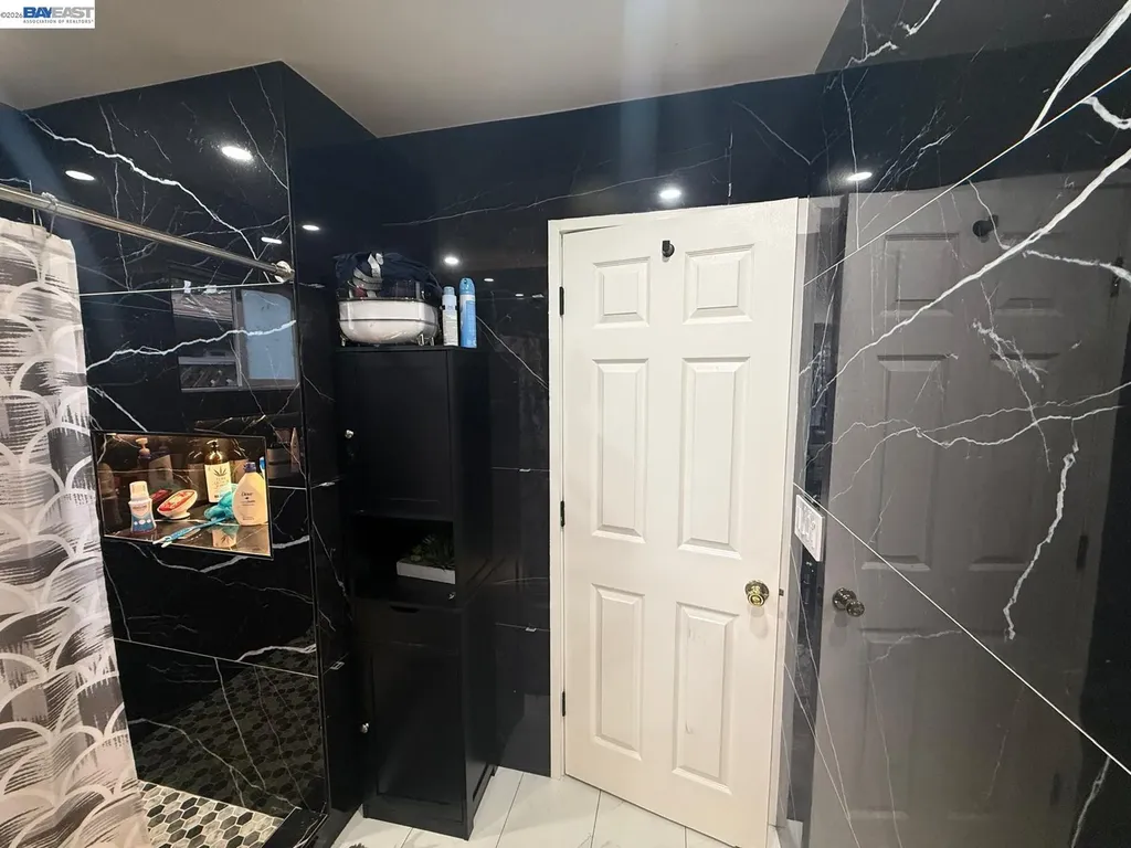 674 Clara Oakland CA 94603