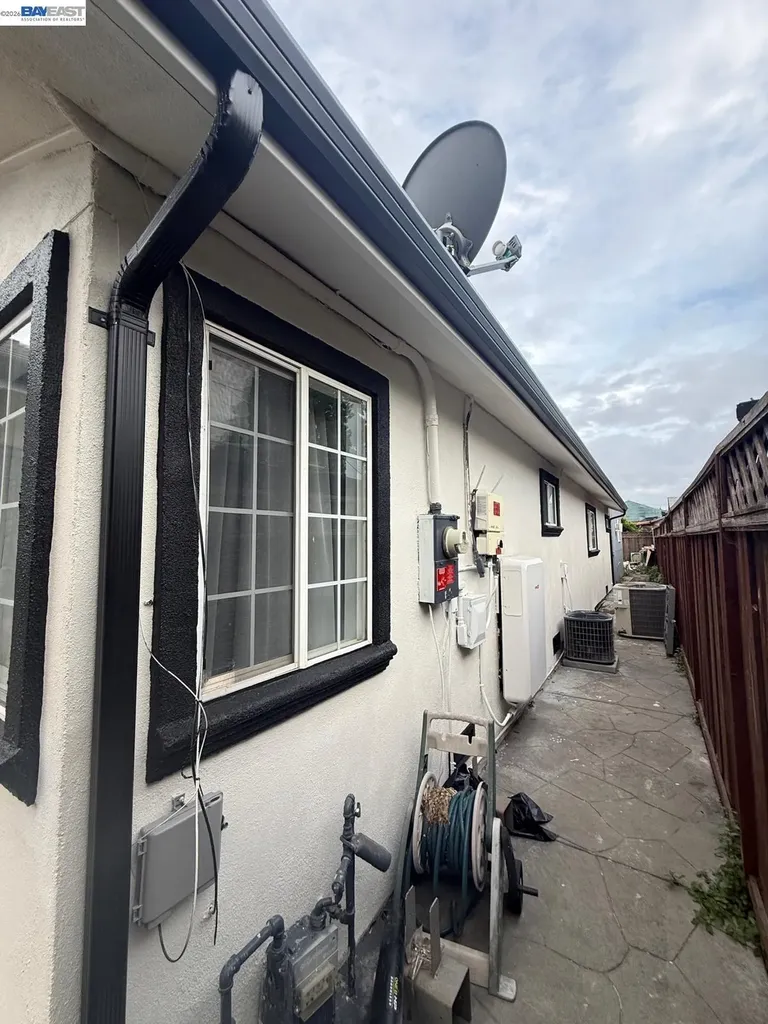 674 Clara Oakland CA 94603