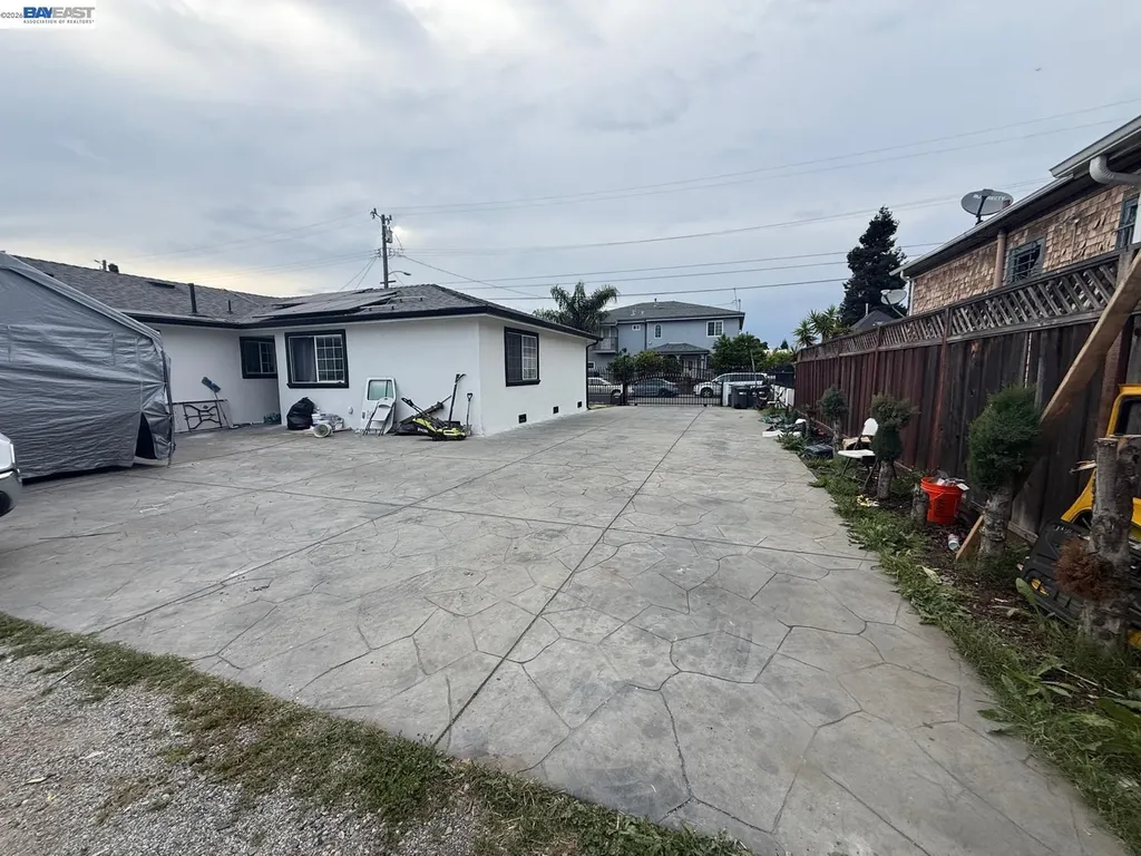 674 Clara Oakland CA 94603