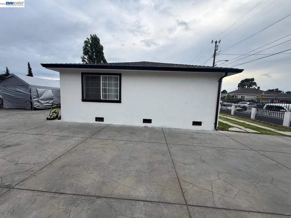 674 Clara Oakland CA 94603