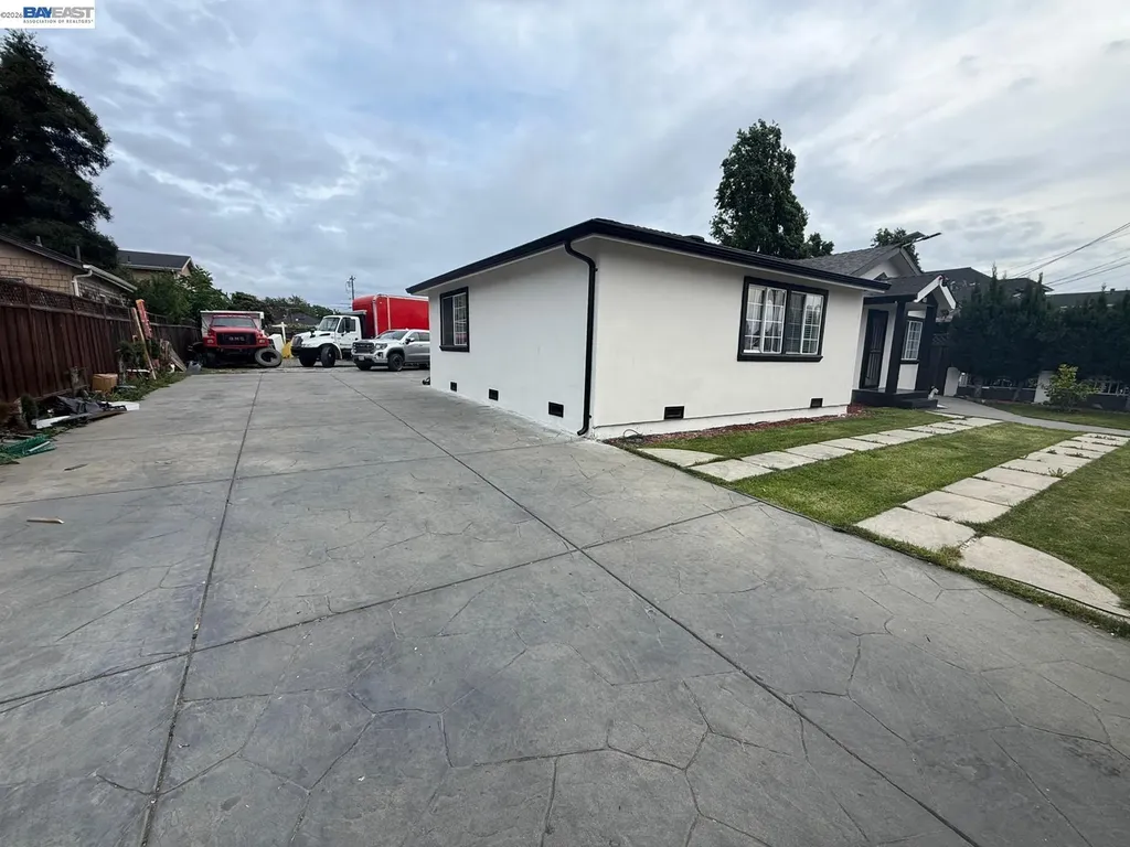 674 Clara Oakland CA 94603
