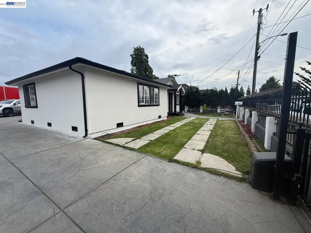 674 Clara Oakland CA 94603
