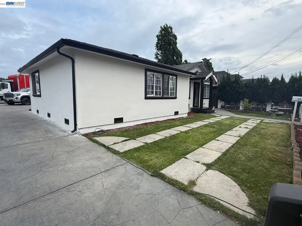 674 Clara Oakland CA 94603