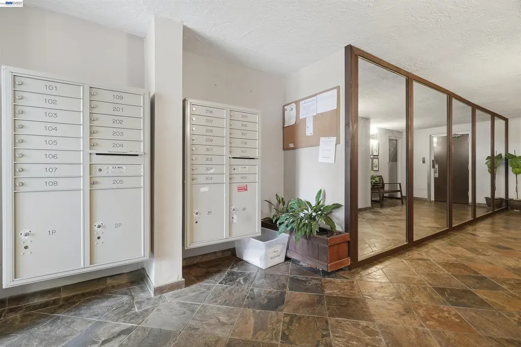 199 Montecito Avenue Oakland CA 94610