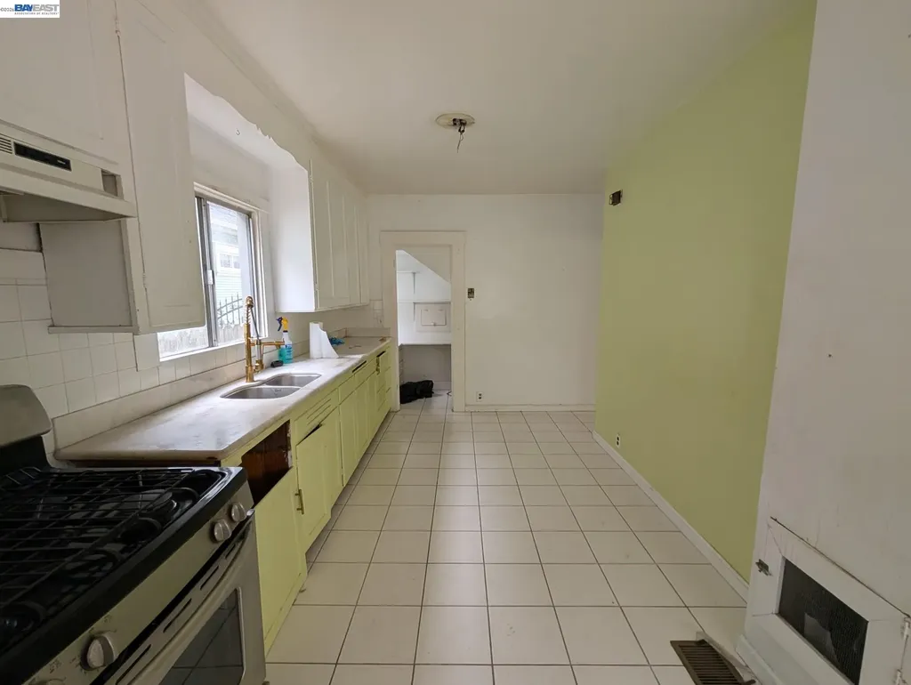 3873 West Street Oakland CA 94608