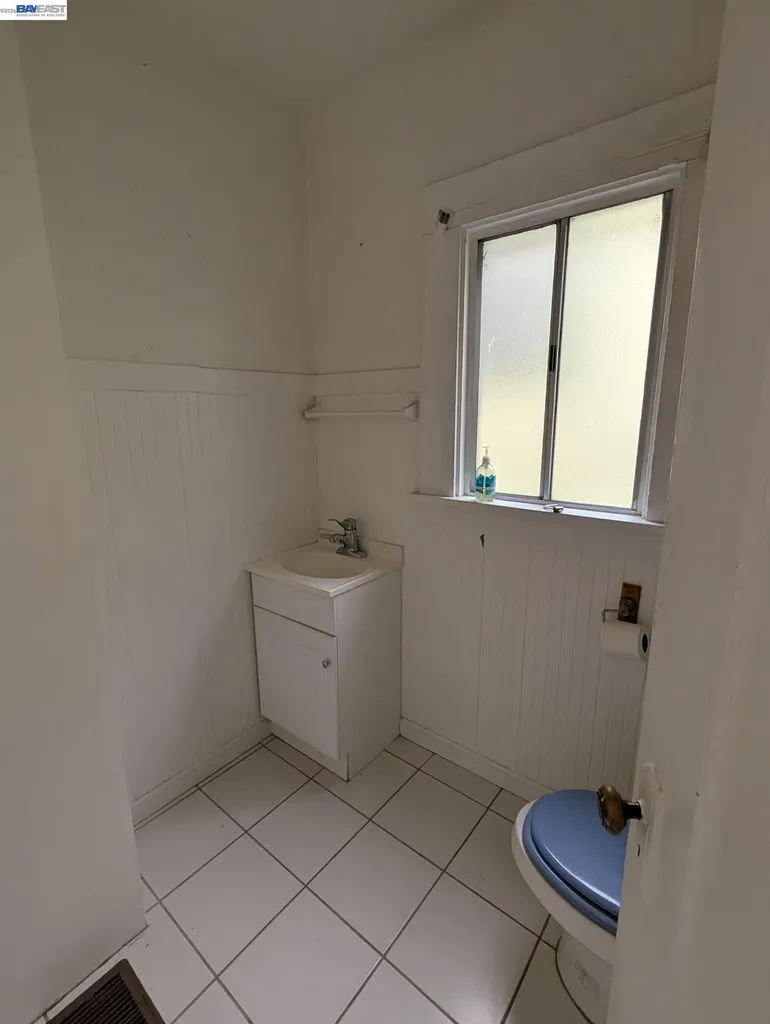 3873 West Street Oakland CA 94608