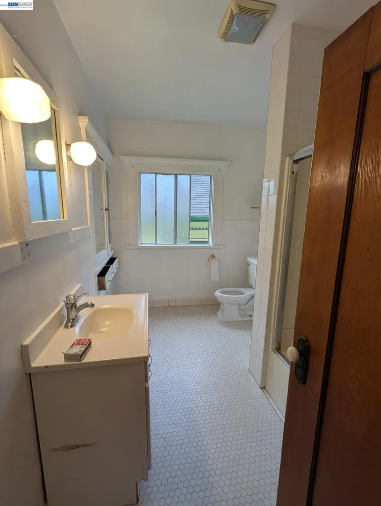 3873 West Street Oakland CA 94608