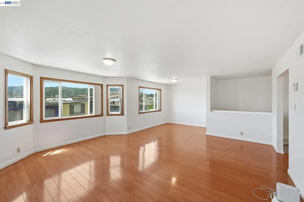 438 Leland Avenue San Francisco CA 94134