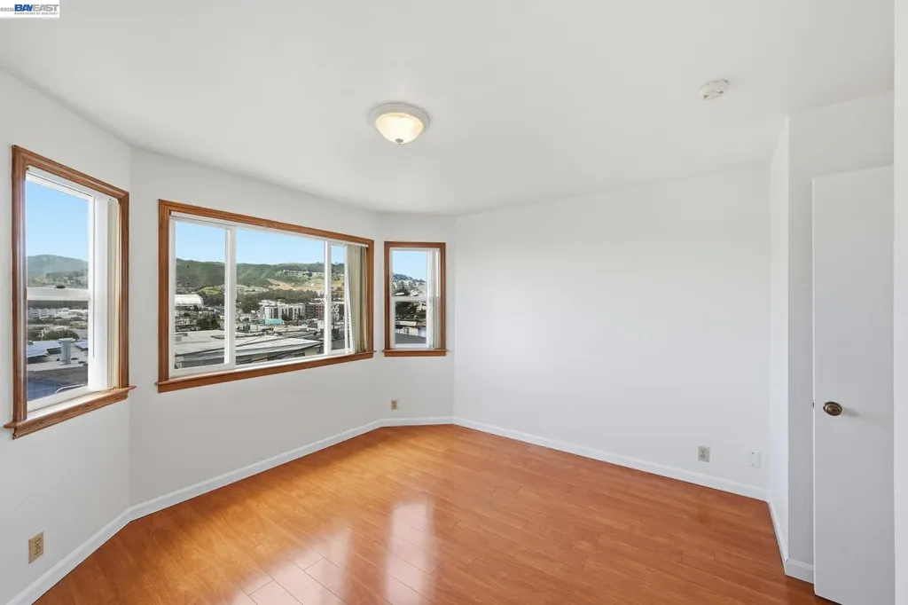 438 Leland Avenue San Francisco CA 94134