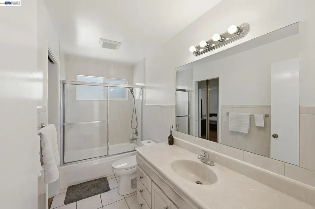 438 Leland Avenue San Francisco CA 94134