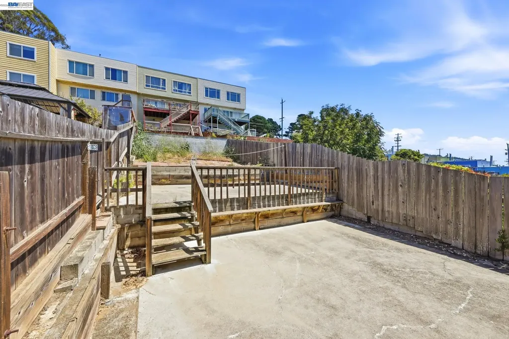 438 Leland Avenue San Francisco CA 94134