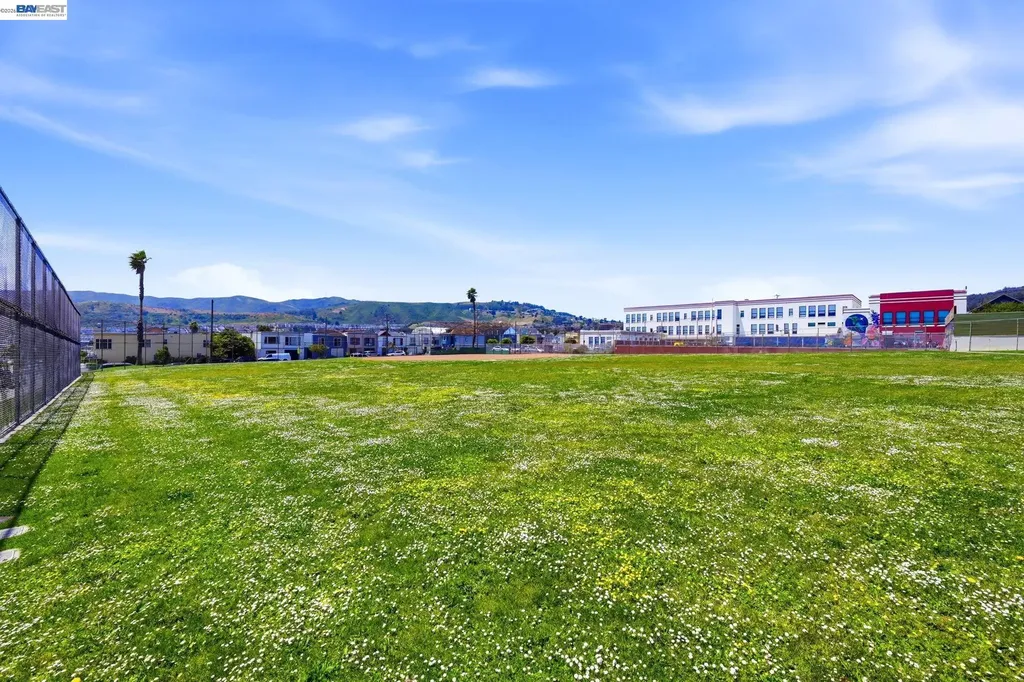 438 Leland Avenue San Francisco CA 94134