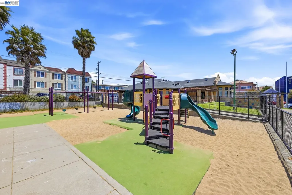 438 Leland Avenue San Francisco CA 94134