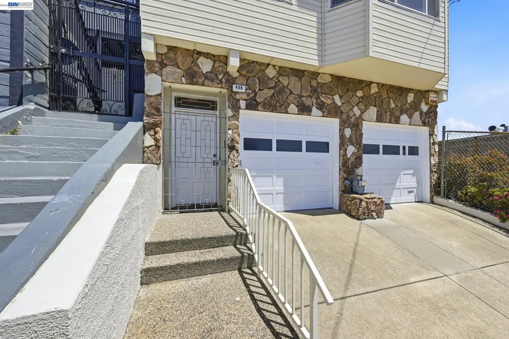 438 Leland Avenue San Francisco CA 94134