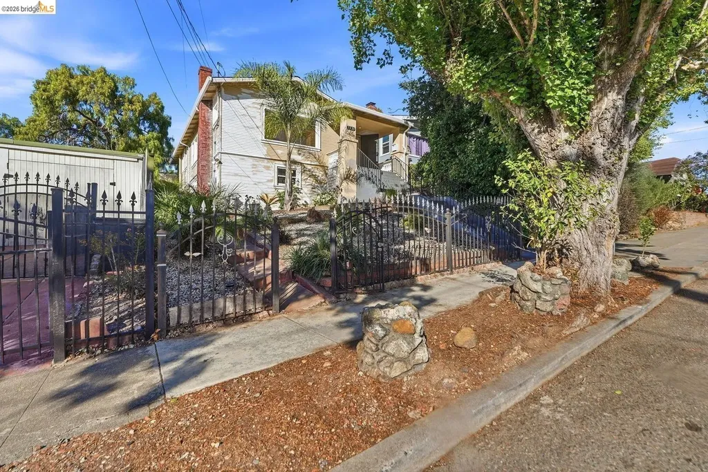 5320 El Camile Avenue Oakland CA 94619