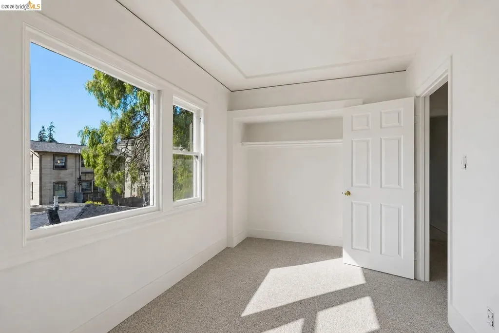 5320 El Camile Avenue Oakland CA 94619