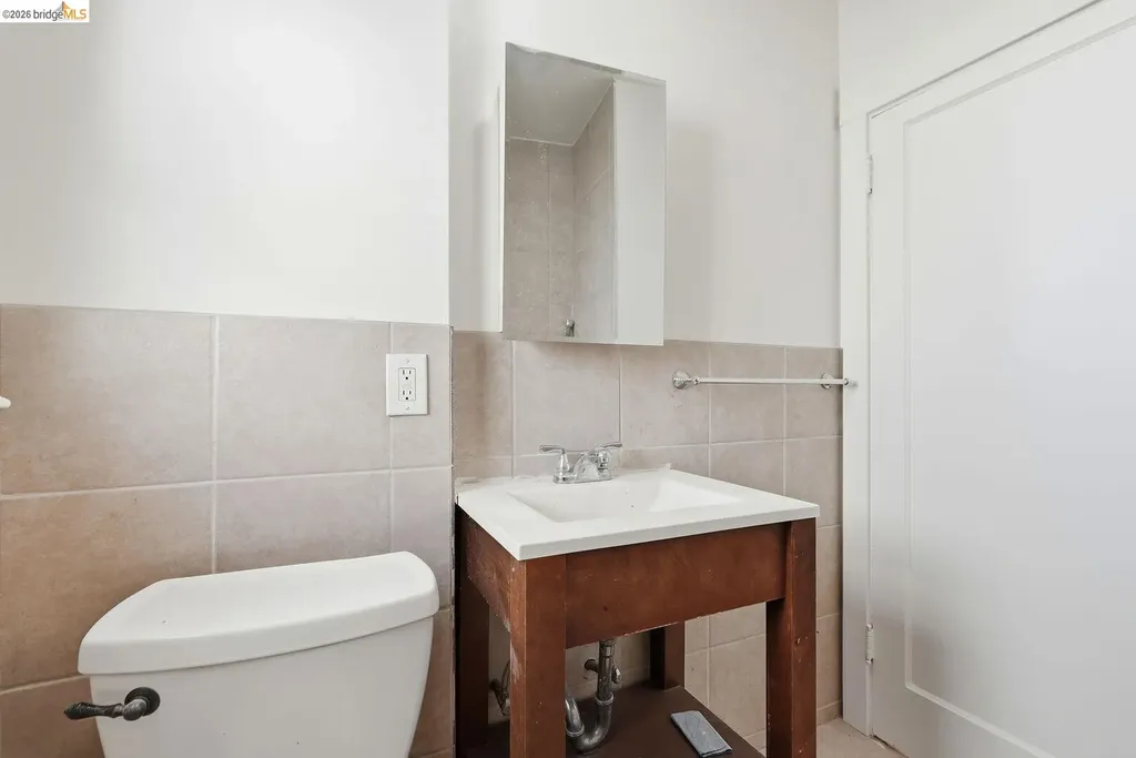 5320 El Camile Avenue Oakland CA 94619