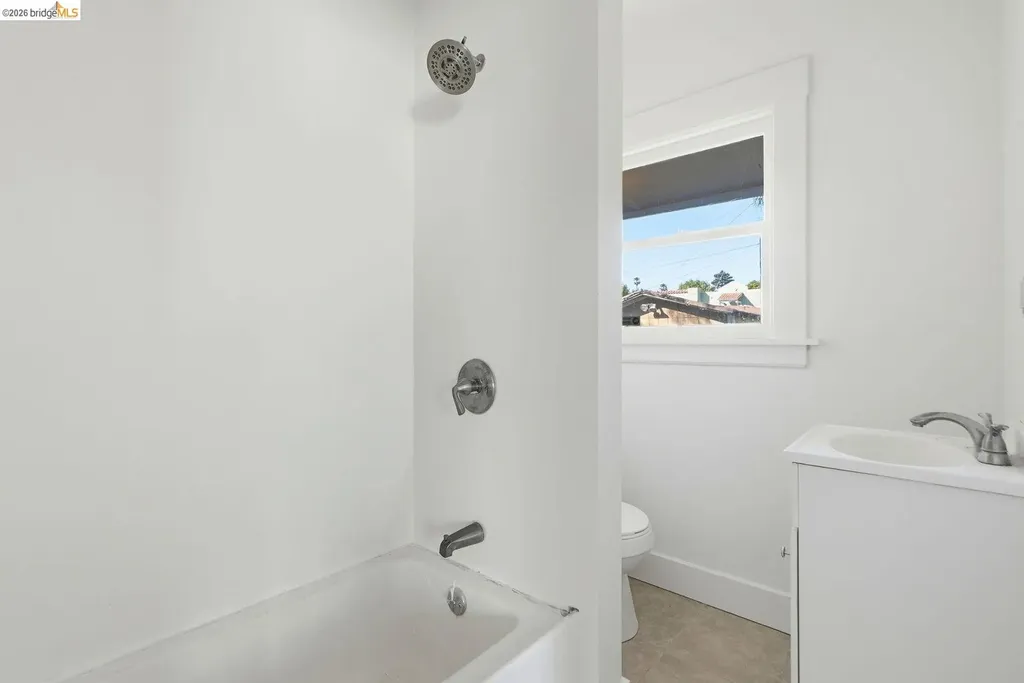 5320 El Camile Avenue Oakland CA 94619