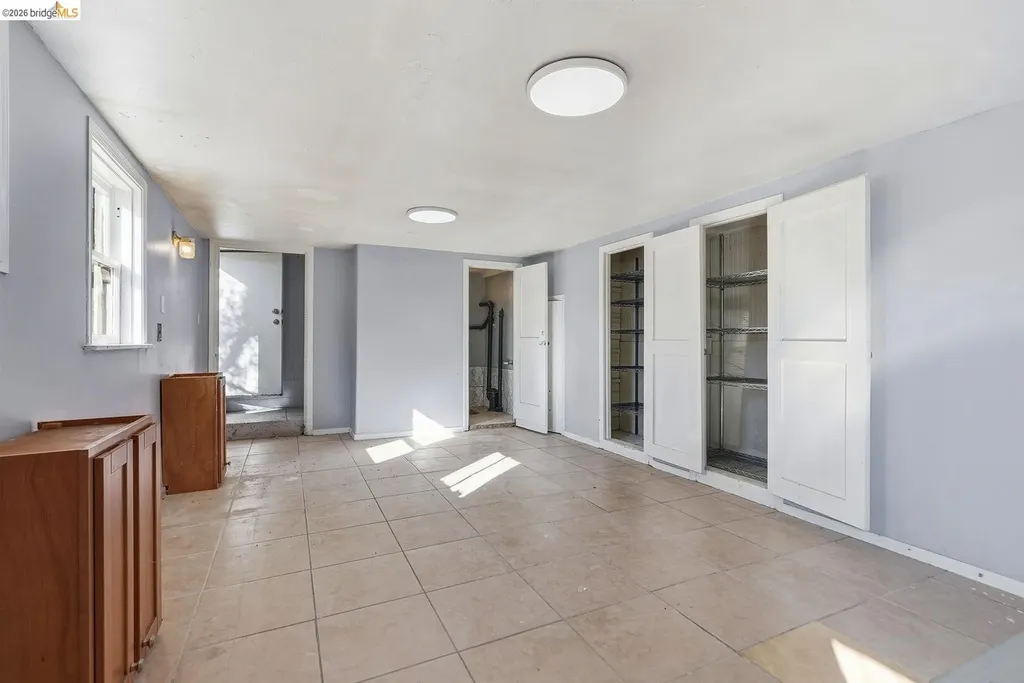 5320 El Camile Avenue Oakland CA 94619