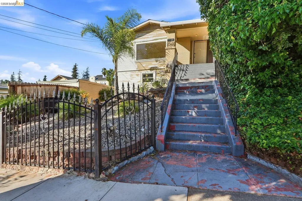 5320 El Camile Avenue Oakland CA 94619