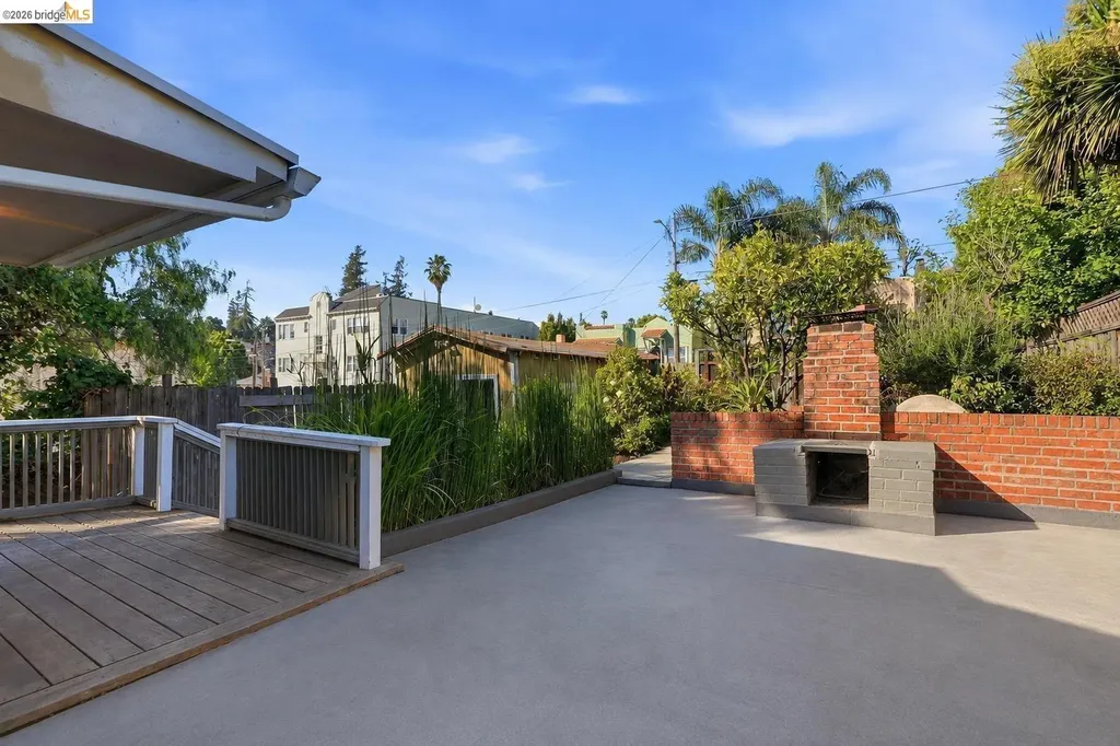 5320 El Camile Avenue Oakland CA 94619