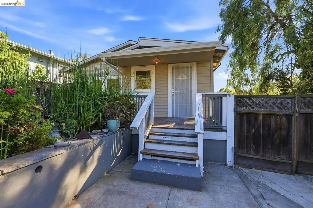 5320 El Camile Avenue Oakland CA 94619