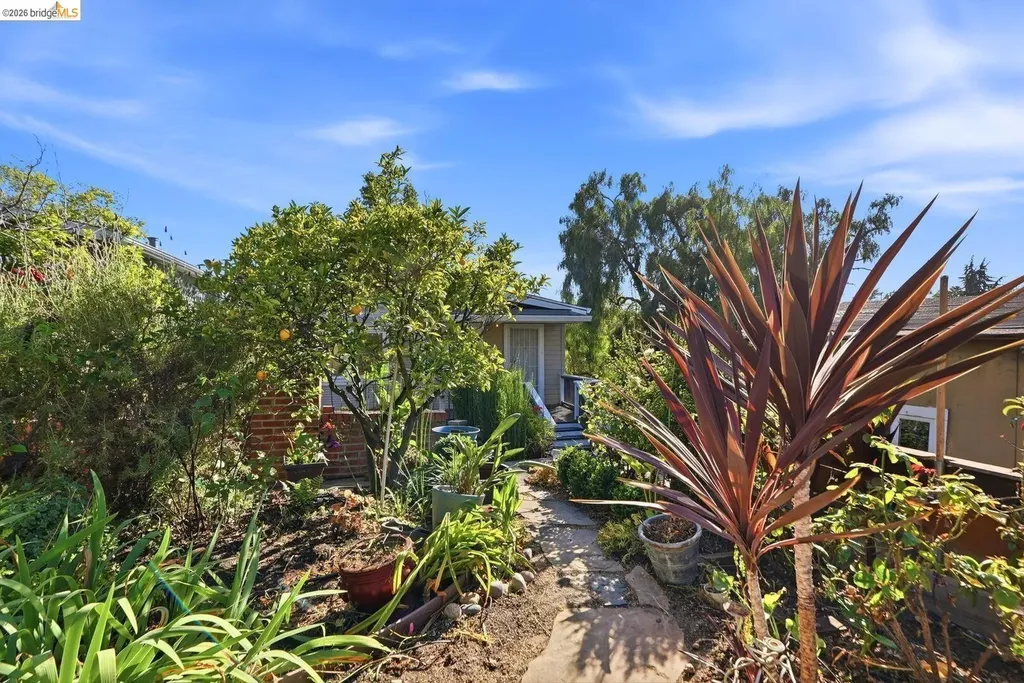 5320 El Camile Avenue Oakland CA 94619