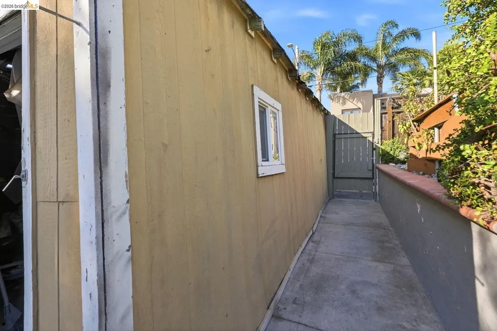 5320 El Camile Avenue Oakland CA 94619