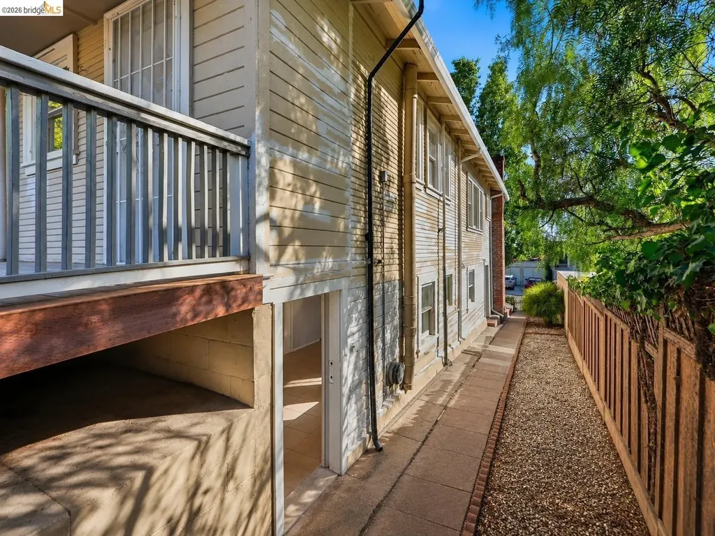 5320 El Camile Avenue Oakland CA 94619