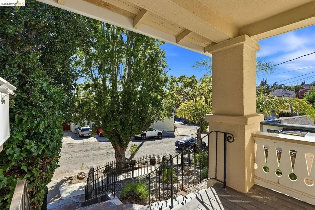 5320 El Camile Avenue Oakland CA 94619