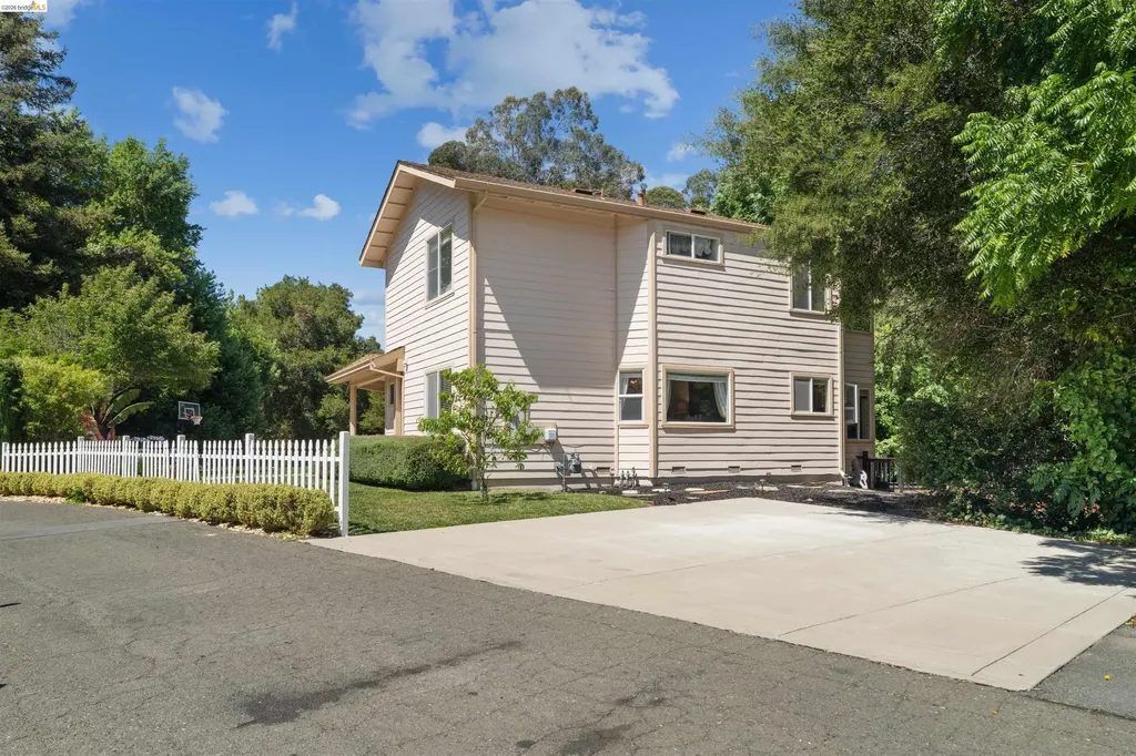 628 Stanley Lane El Sobrante CA 94803