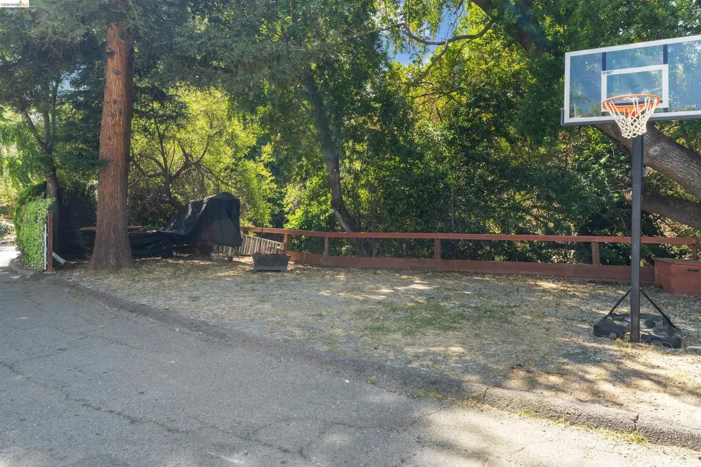 628 Stanley Lane El Sobrante CA 94803