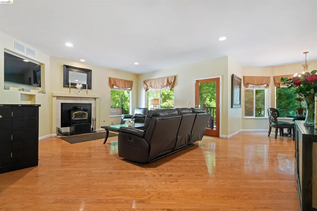 628 Stanley Lane El Sobrante CA 94803