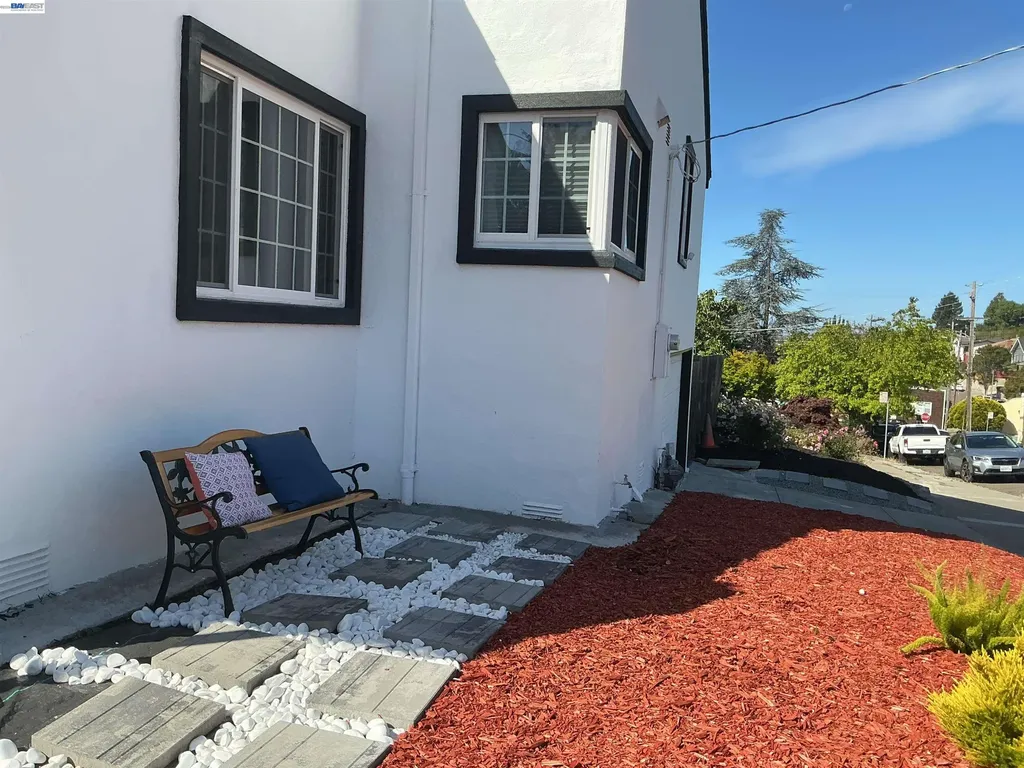 5301 Brann Street Oakland CA 94619