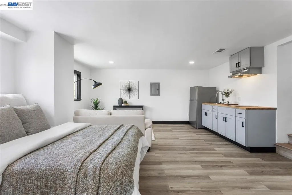 5301 Brann Street Oakland CA 94619