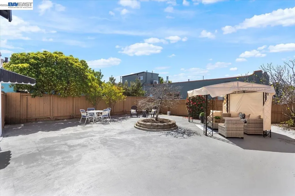 5301 Brann Street Oakland CA 94619