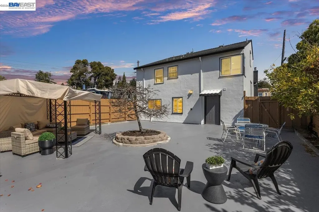 5301 Brann Street Oakland CA 94619