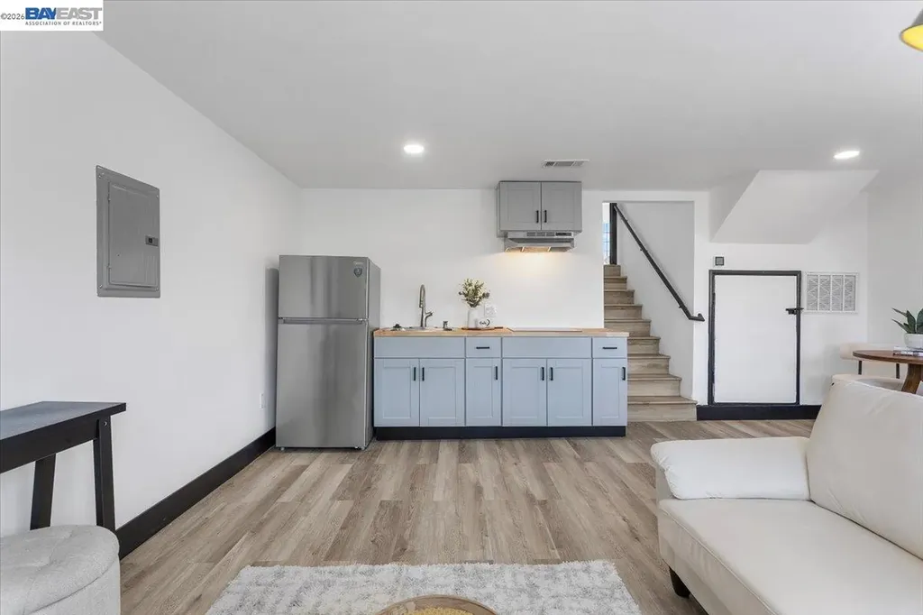 5301 Brann Street Oakland CA 94619