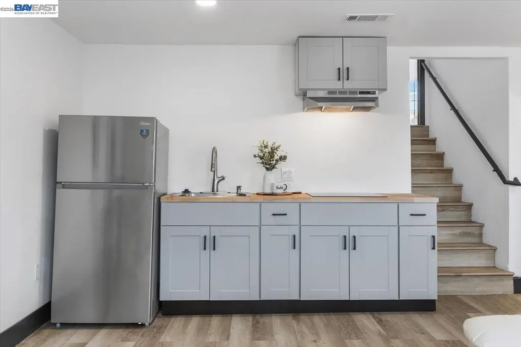 5301 Brann Street Oakland CA 94619