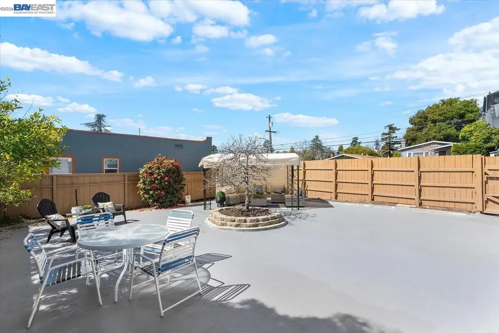 5301 Brann Street Oakland CA 94619