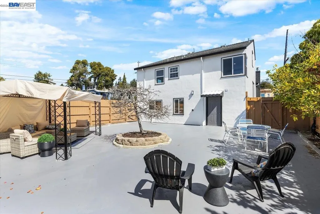 5301 Brann Street Oakland CA 94619