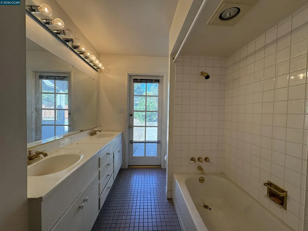 1142 Larch Avenue Moraga CA 94556