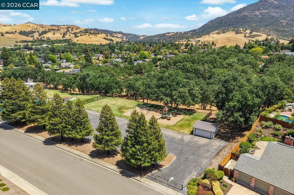 256 Mountaire Circle Clayton CA 94517