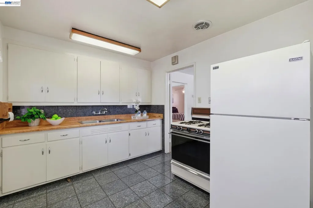 3838 Monterey Boulevard San Leandro CA 94578
