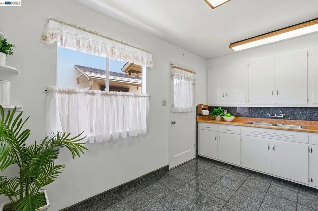 3838 Monterey Boulevard San Leandro CA 94578