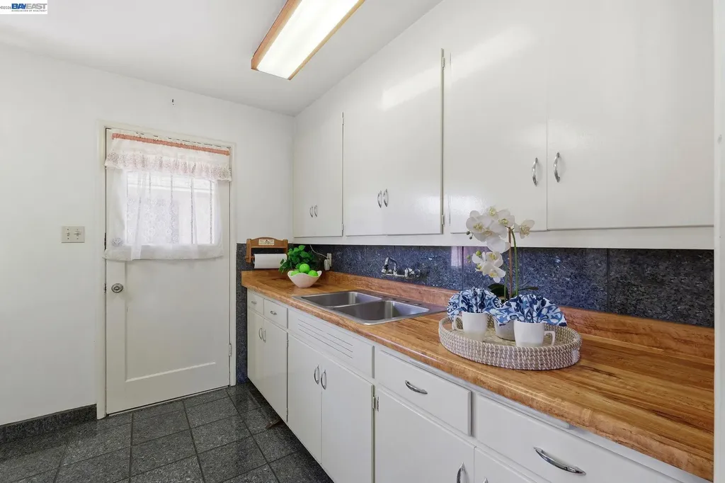 3838 Monterey Boulevard San Leandro CA 94578