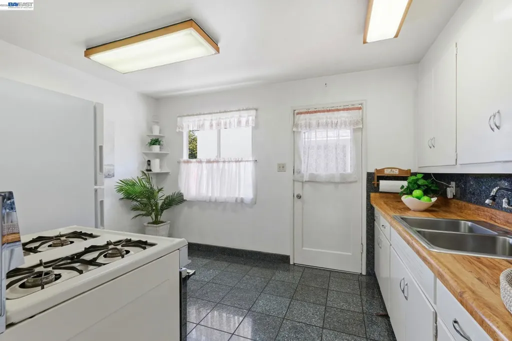 3838 Monterey Boulevard San Leandro CA 94578