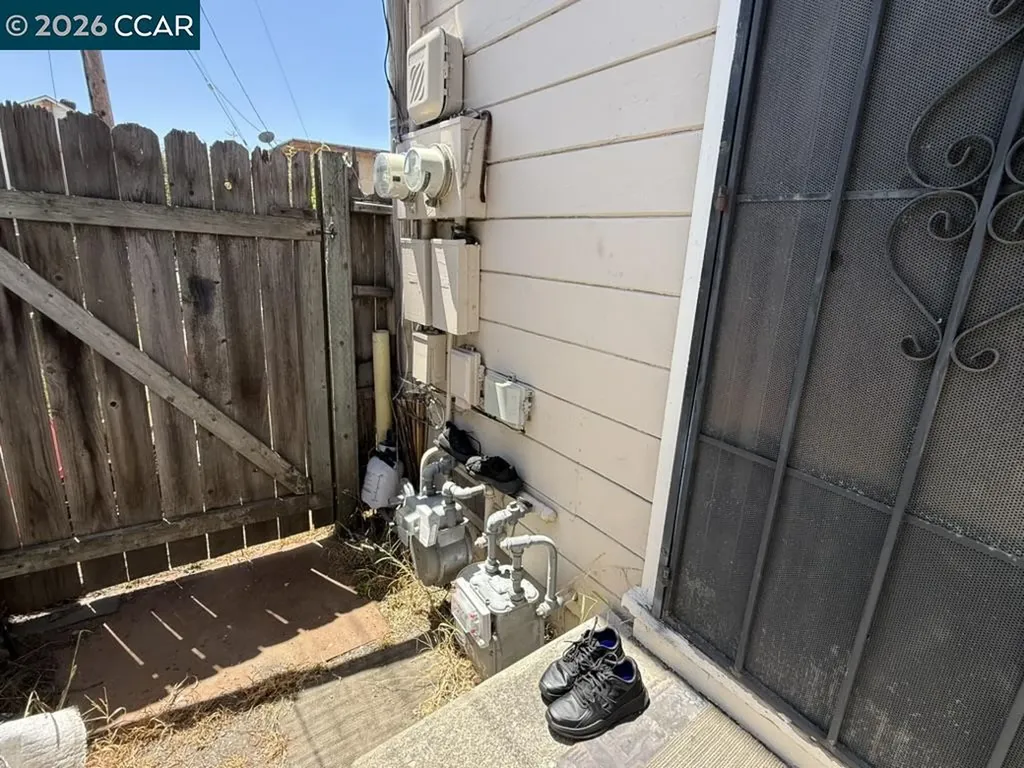 2227 Warner Avenue Oakland CA 94603